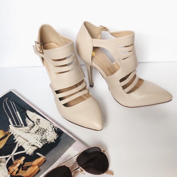 Chase & Chloe Cream Pumps - Picture 6 of 7